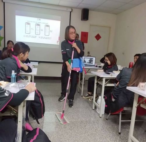 一起使用媽咪樂，媽媽介紹女兒 